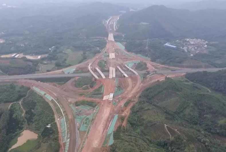 大潮高速公路潮州段預(yù)計(jì)將于明年底全線建成通車.jpg